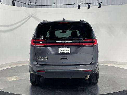 Used 2022 Chrysler Pacifica Touring-L FWD image 7