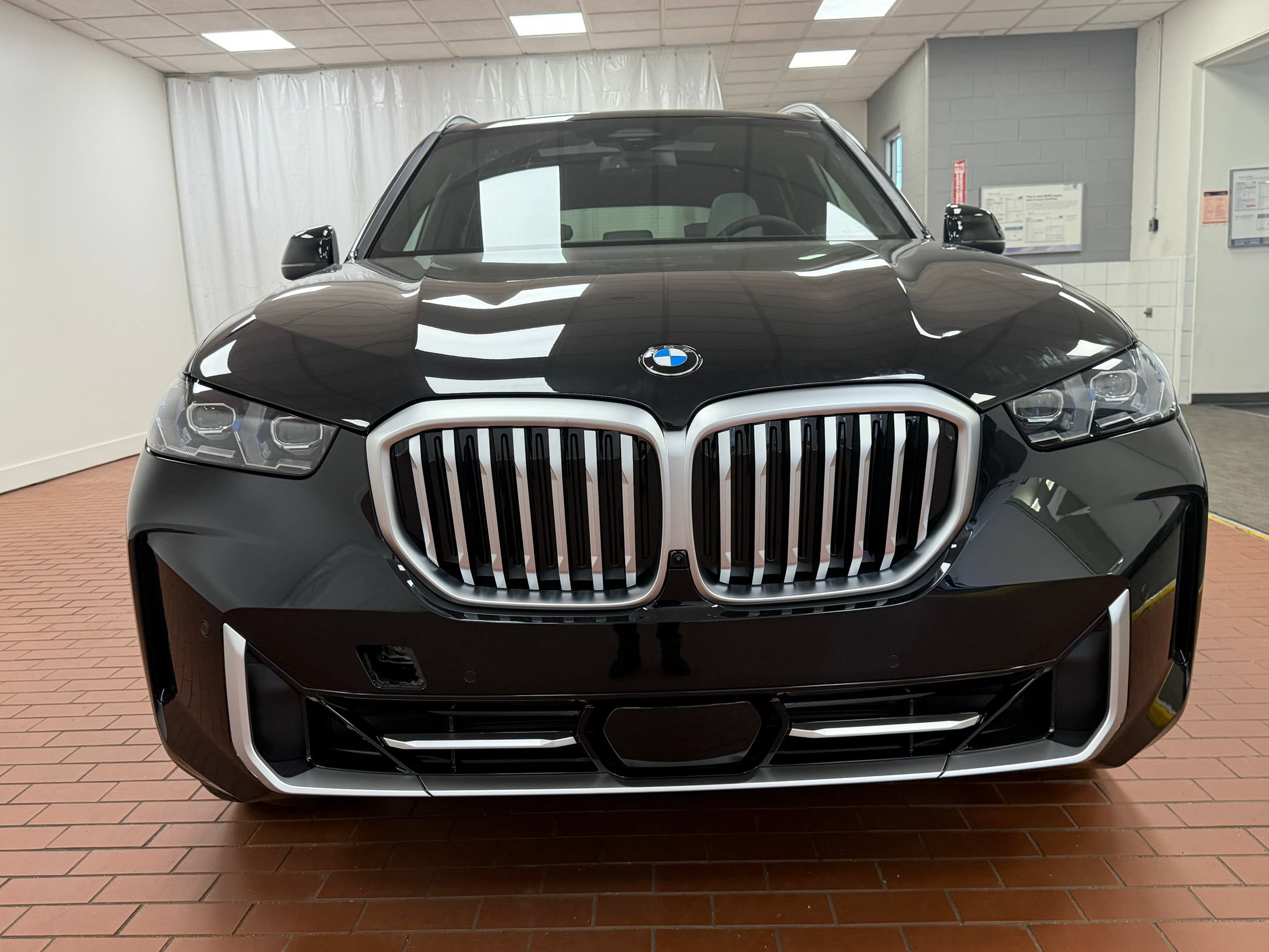 Used 2026 BMW X5 xDrive40i w/ Parking Assistance Package AWD/4WD image 5