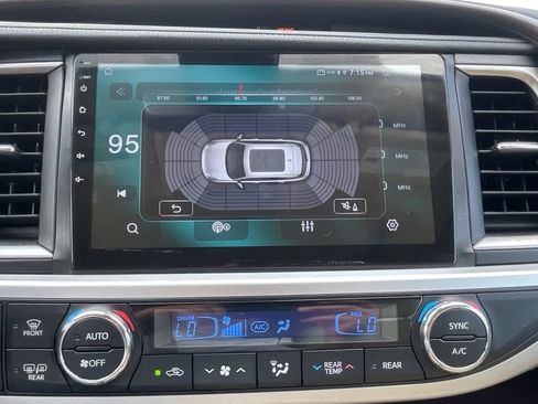 Used 2017 Toyota Highlander Limited FWD image 23