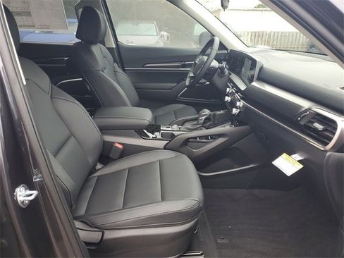 New 2025 Kia Telluride S image 7