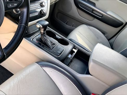 Used 2017 Kia Sedona LX w/ LX Essentials Premium Package FWD image 15