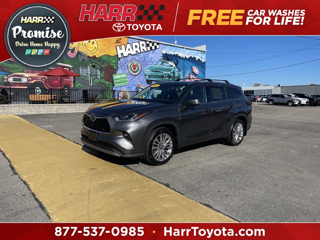 Used 2024 Toyota Highlander Platinum AWD/4WD image 1