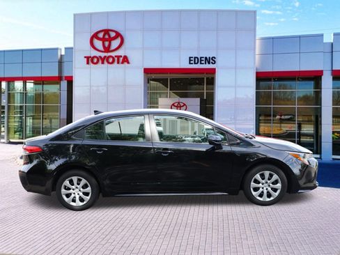 Used 2024 Toyota Corolla LE FWD image 2