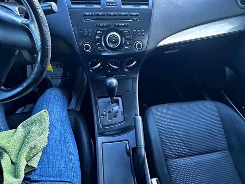 Used 2013 MAZDA MAZDA3 i SV image 3