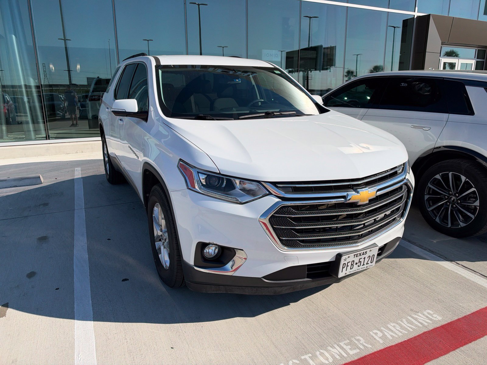 Used 2020 Chevrolet Traverse LT FWD image 4