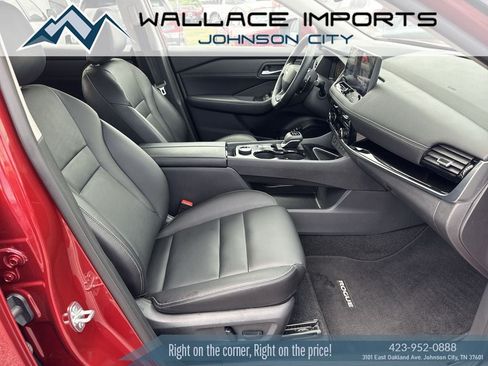 Used 2025 Nissan Rogue SL AWD/4WD image 37