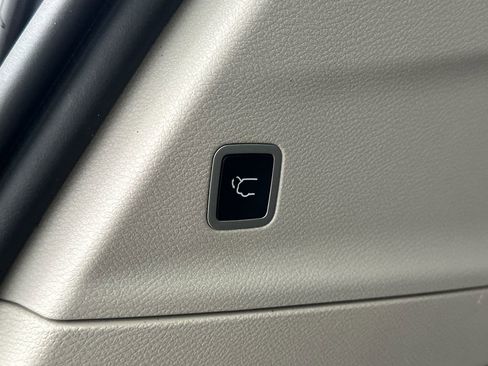 Used 2019 Chrysler Pacifica Limited image 9