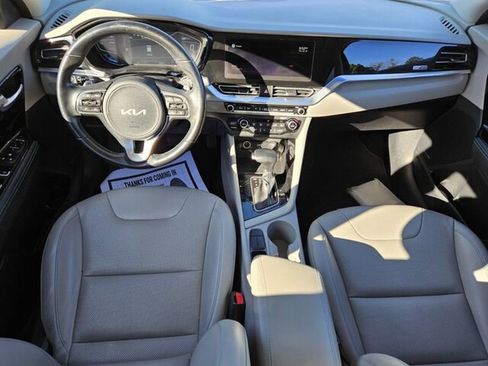Used 2022 Kia Niro Touring Special Edition image 10