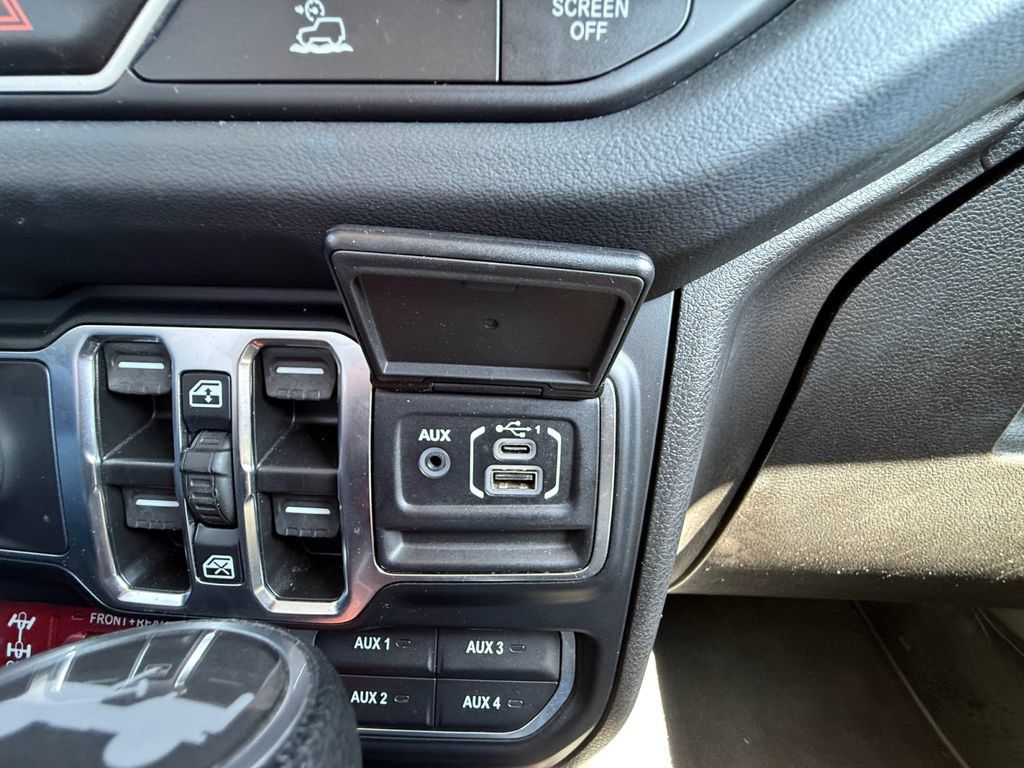 Used 2024 Jeep Wrangler Unlimited Rubicon 4xe AWD/4WD image 30