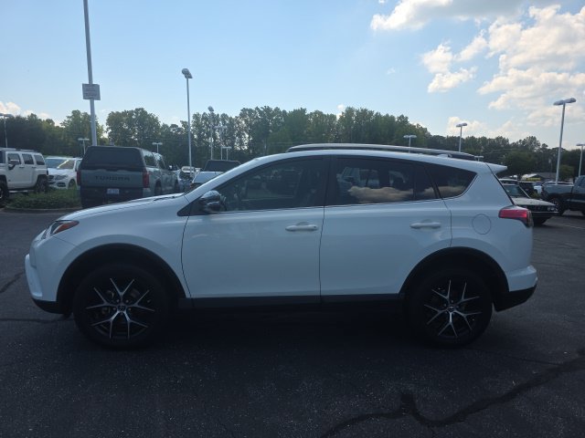 Used 2018 Toyota RAV4 SE w/ Advanced Technology Package FWD image 2