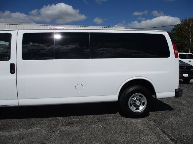 Used 2018 Chevrolet Express 3500 LT w/ LT Preferred Equipment Group RWD image 13