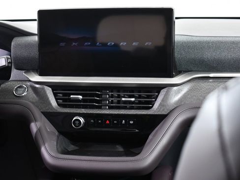 New 2026 Ford Explorer Platinum w/ LUX Leather Package image 9