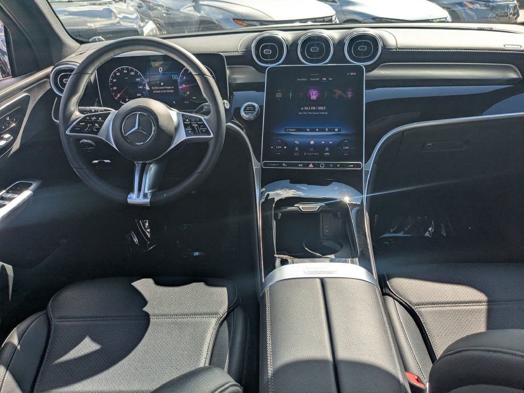 Used 2023 Mercedes-Benz GLC 300 4MATIC image 2
