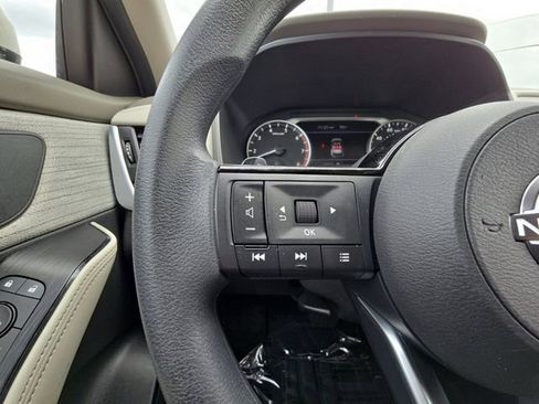 Used 2023 Nissan Rogue SV FWD image 11