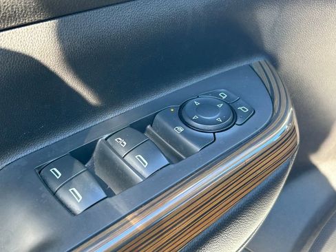 Used 2021 GMC Acadia SLE image 25