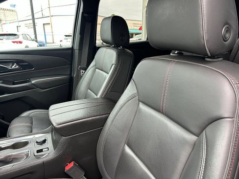 Used 2023 Chevrolet Traverse RS FWD image 11