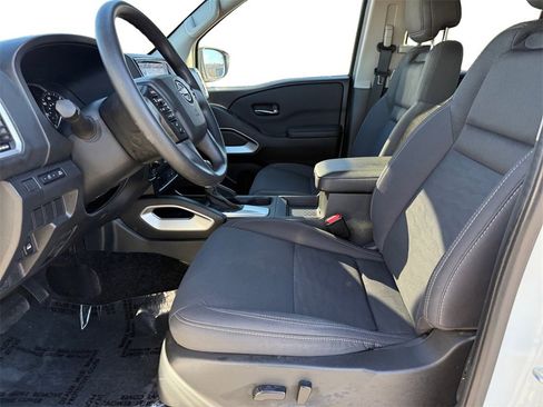 Certified 2024 Nissan Frontier SV image 9