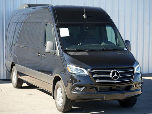 Used 2024 Mercedes-Benz Sprinter 2500 image 52