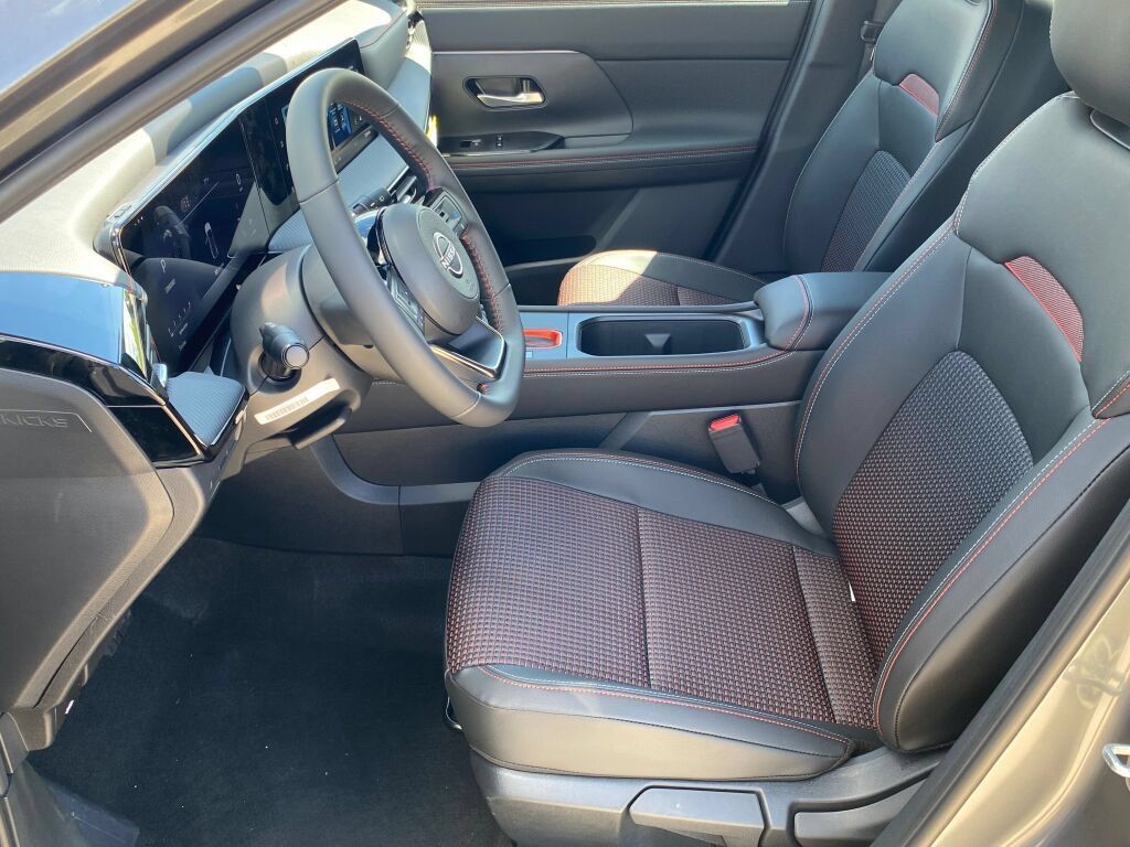 Used 2026 Nissan Kicks SR w/ Cold Weather Package AWD/4WD image 19
