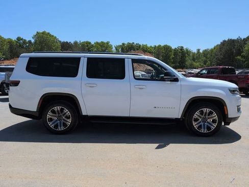 Used 2024 Jeep Wagoneer L Series II image 3