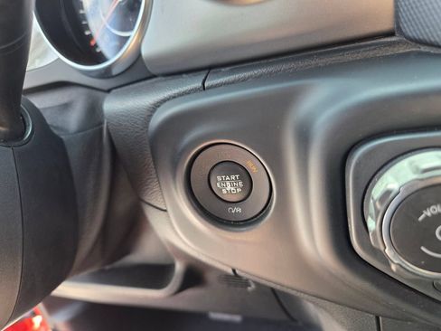Used 2018 Jeep Wrangler Unlimited Sport S AWD/4WD image 27