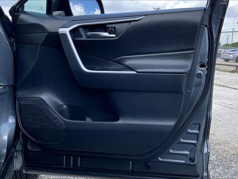 Used 2021 Toyota RAV4 XLE FWD image 22