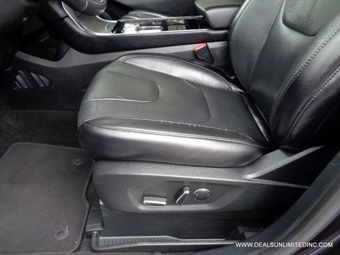 Used 2019 Ford Edge Titanium AWD/4WD image 8