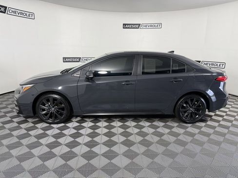 Used 2023 Toyota Corolla SE image 3