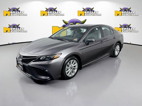 Used 2023 Toyota Camry SE image 1