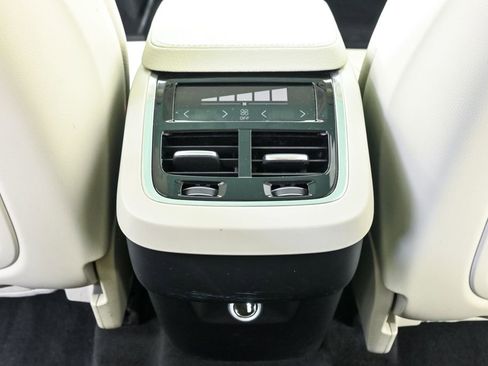 Used 2017 Volvo XC90 T6 Momentum w/ Vision Package image 20