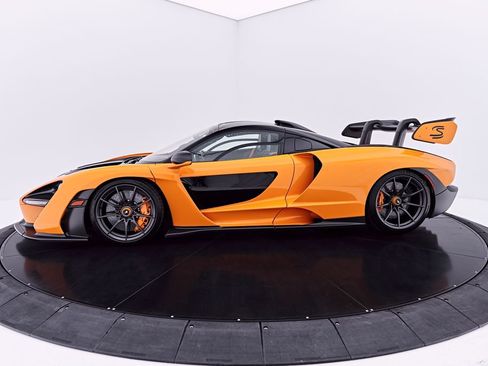 Used 2019 McLaren Senna RWD image 11