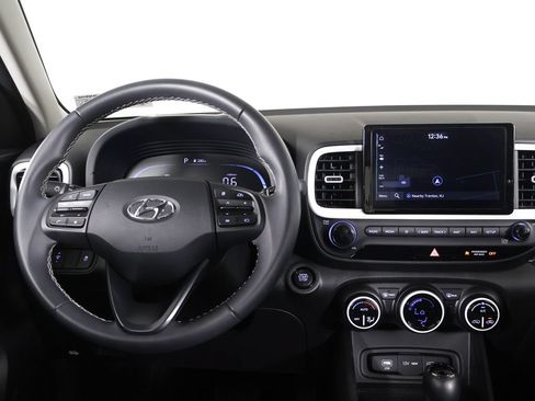Used 2025 Hyundai Venue Limited FWD image 28