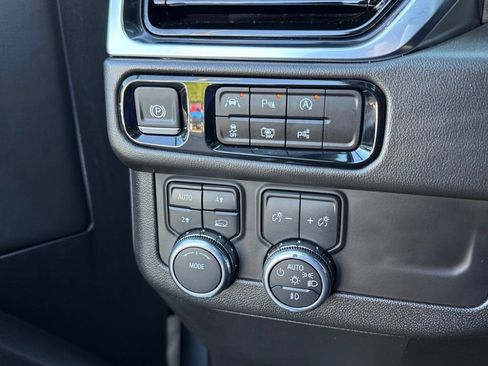Used 2025 GMC Yukon Elevation AWD/4WD image 22