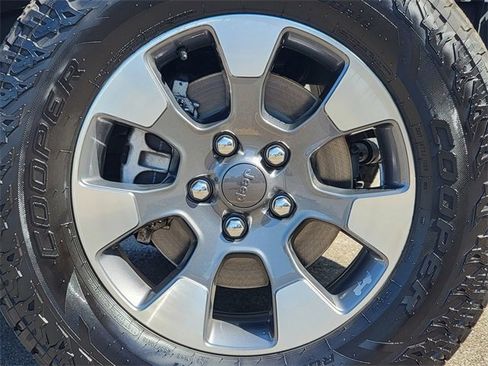 Certified 2022 Jeep Wrangler Unlimited Sahara image 17