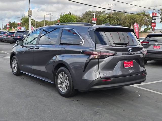 Used 2025 Toyota Sienna XLE FWD image 12