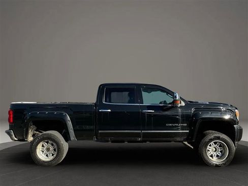 Used 2018 GMC Sierra 3500 Denali image 6