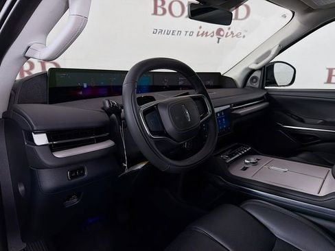 New 2025 Lincoln Navigator L Reserve AWD/4WD image 9