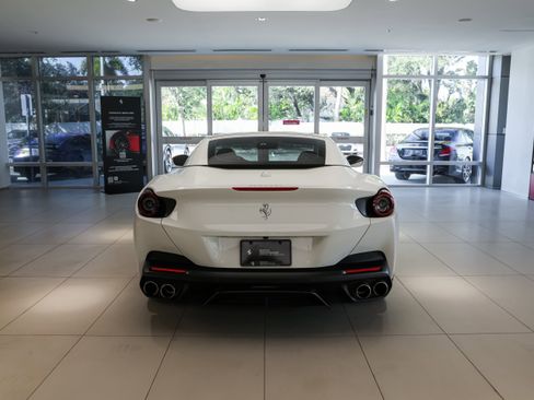 Used 2020 Ferrari Portofino image 22
