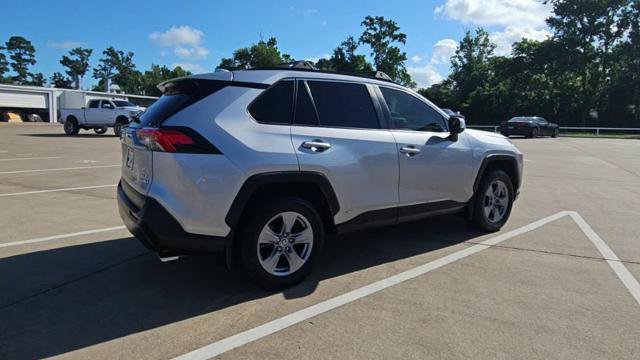 Used 2022 Toyota RAV4 XLE w/ Convenience Package AWD/4WD image 8