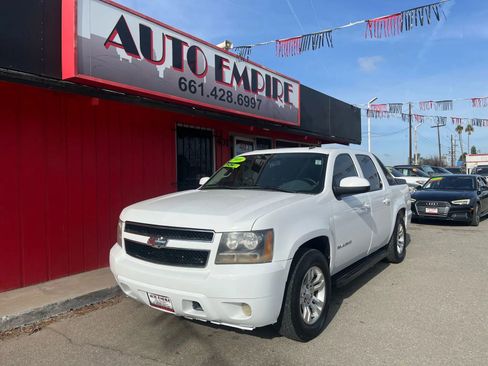 Used 2009 Chevrolet Avalanche LT image 2