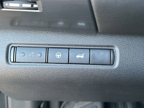 Used 2024 Nissan Pathfinder SL w/ SL Premium Package image 17