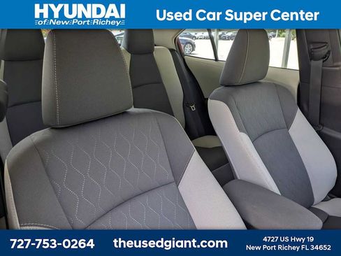 Used 2025 Toyota Corolla LE FWD image 6