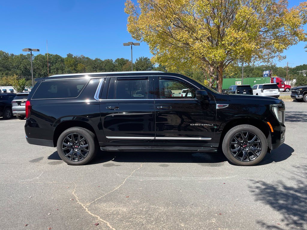 Used 2025 GMC Yukon XL Denali w/ Advanced Technology Package AWD/4WD image 9