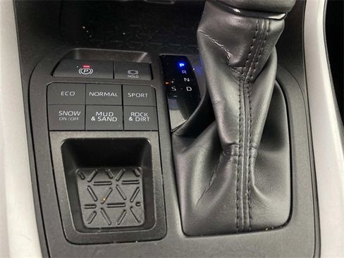 Used 2025 Toyota RAV4 XLE w/ Convenience Package image 24