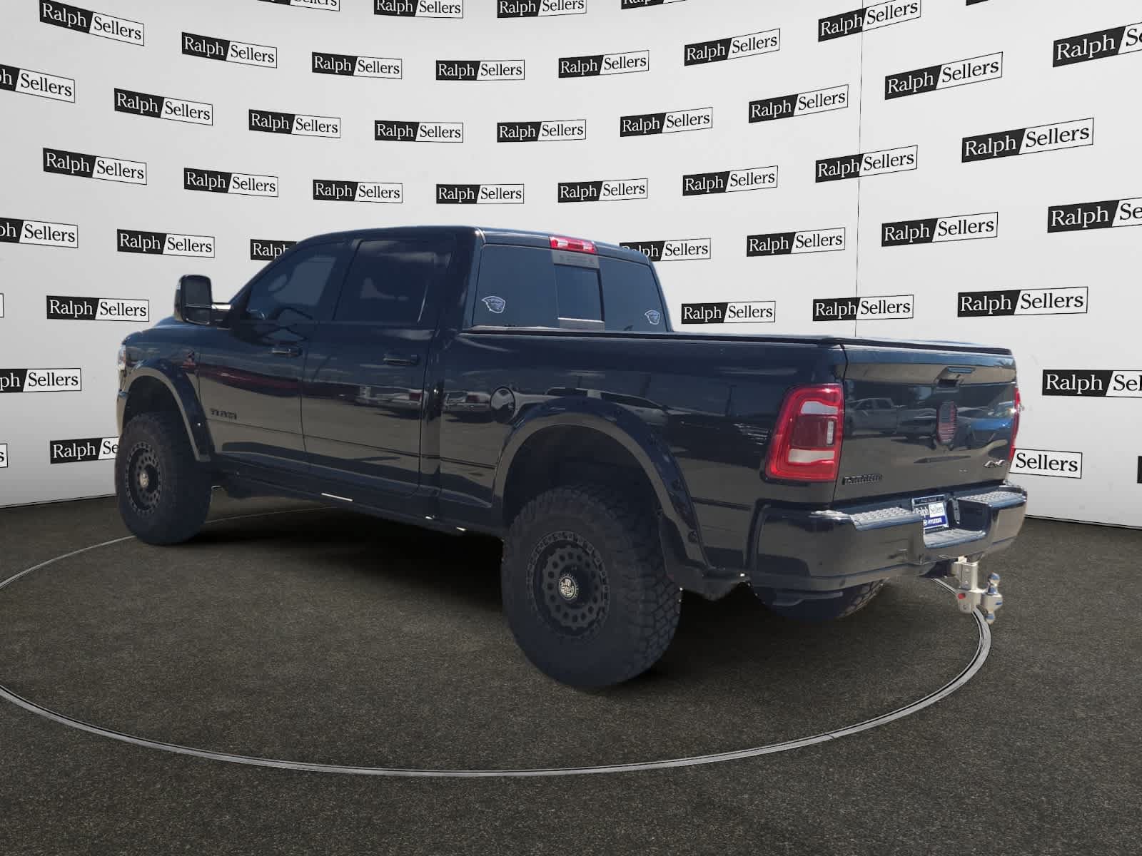 Used 2024 RAM 2500 Laramie AWD/4WD image 4