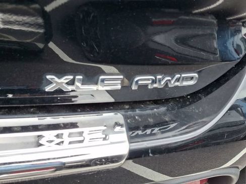 Used 2020 Toyota Highlander XLE AWD/4WD image 6