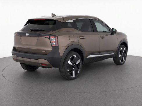 Used 2025 Nissan Kicks SR w/ SR Premium Package FWD image 3