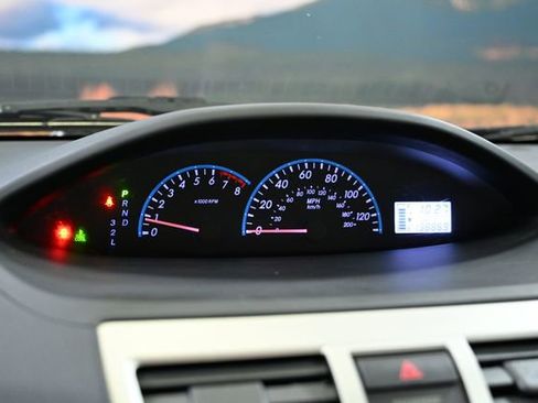 Used 2011 Toyota Yaris Sedan image 27