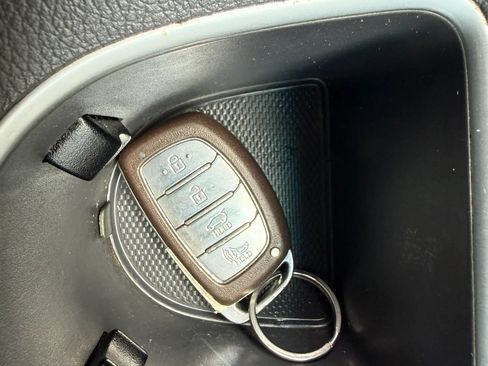 Used 2022 Hyundai Ioniq SE FWD image 39