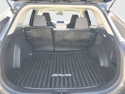 Used 2023 Toyota RAV4 XLE image 9